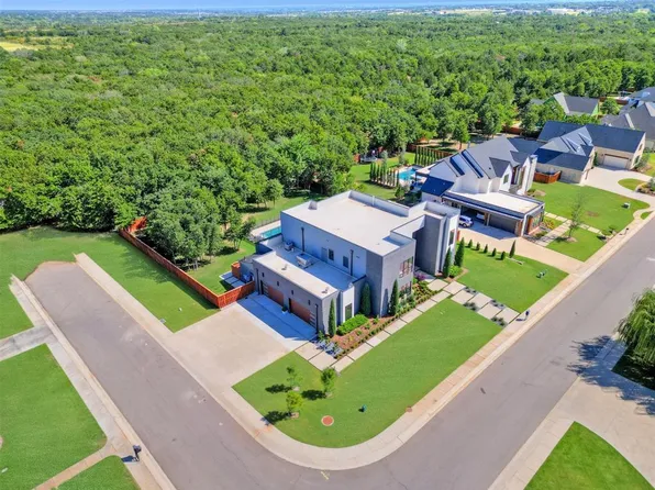 5200 Corner Brook Ln, Edmond, OK 73034