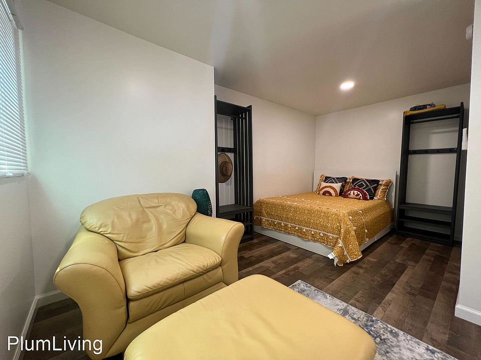1st image of 981 E Orange Grove Blvd APT 6