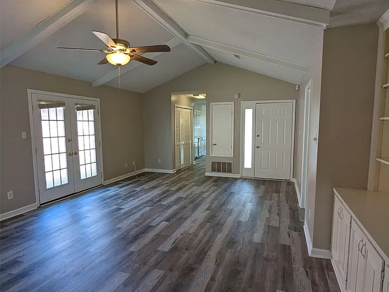 5908 Carmel Dr — Photo 2
