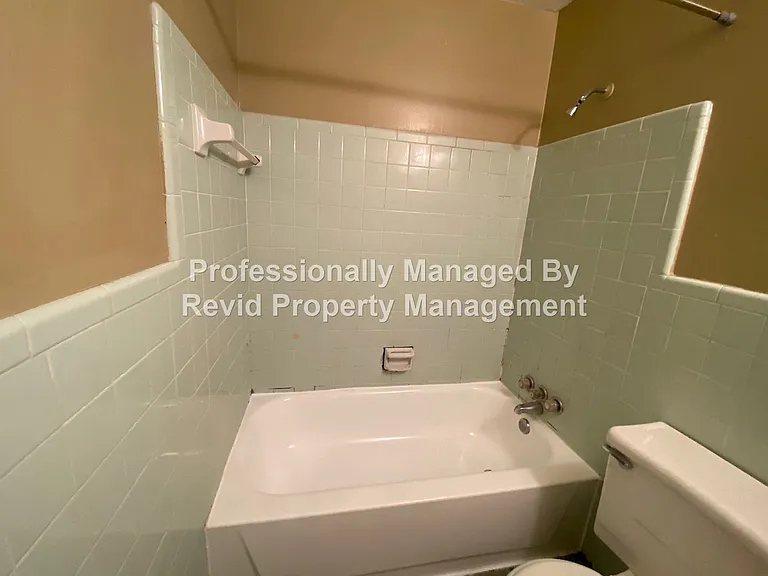 Quaint 1 Bed/1 Bath Apartment — Photo 22