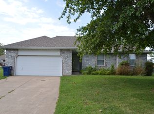 1203 W Sherwood Ct, Nixa, MO 65714