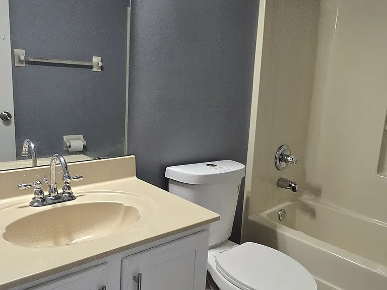 5451 Sungrove Cir N — Photo 5