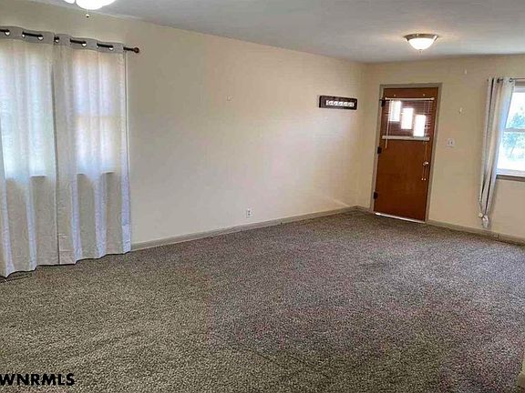 3rd image of 121 Elm Creek St