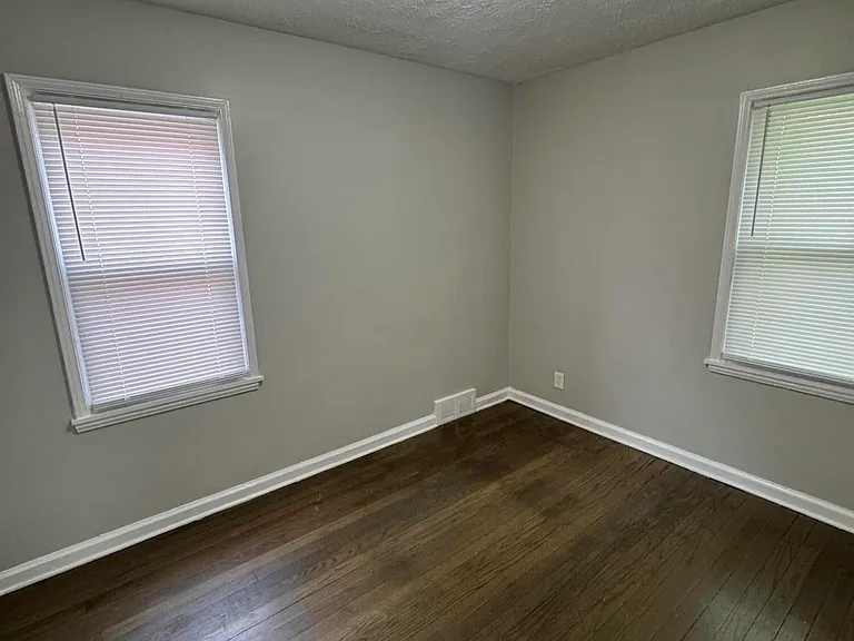 8272 Roselawn St — Photo 6