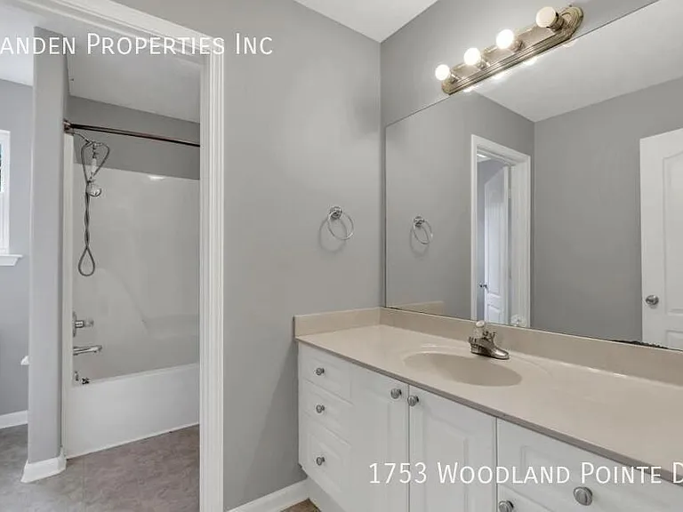 1753 Woodland Pointe Dr — Photo 29
