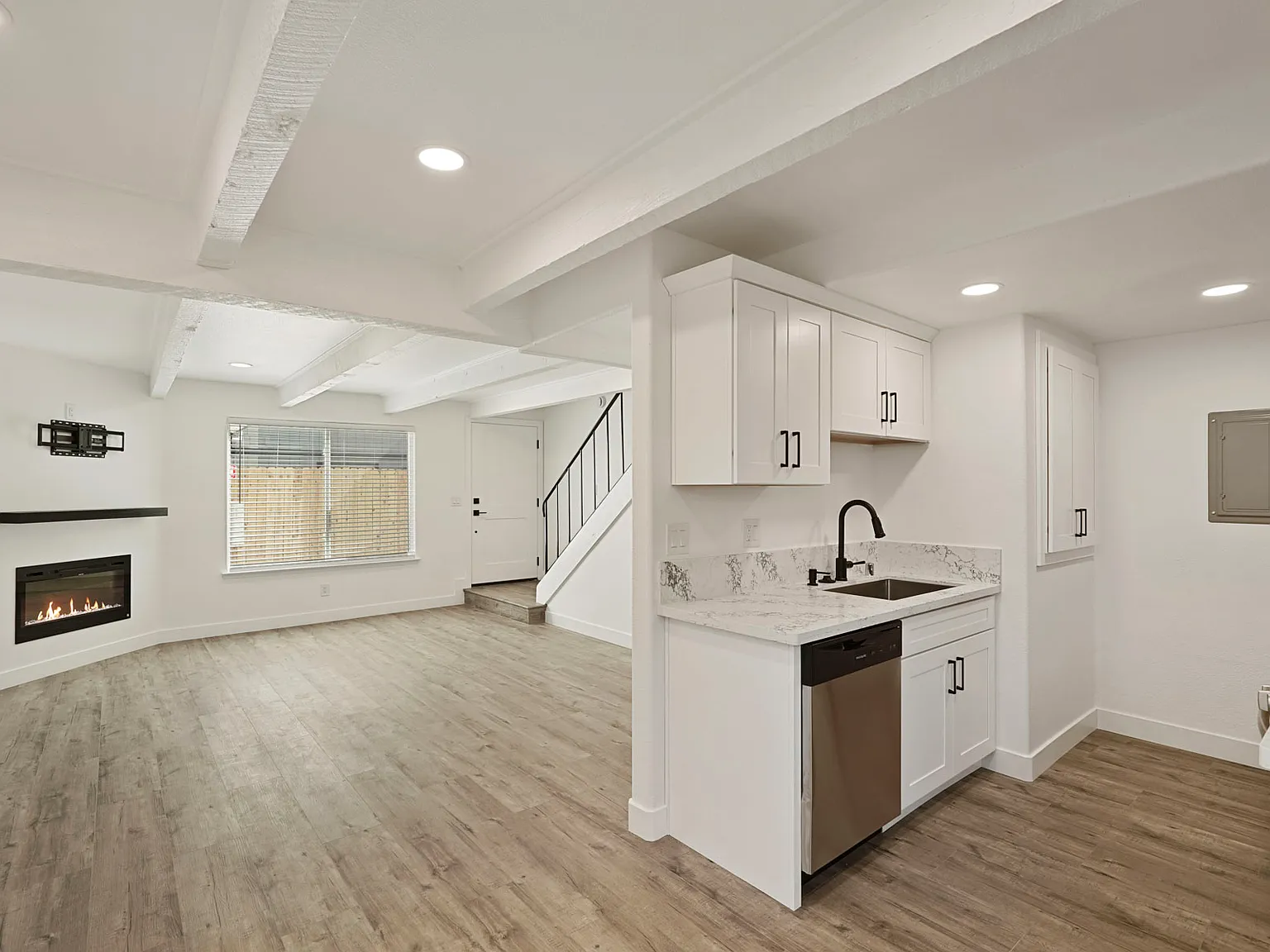 2 bed, 1.5 bath, 1000 sqft, $2,000 — Photo 4