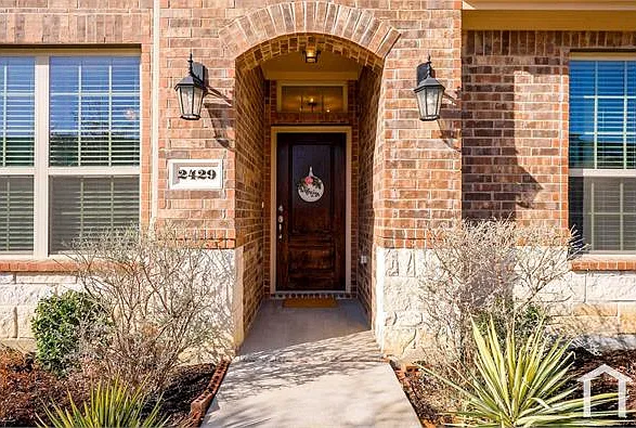 4 bed, 2278 sqft, $3,200 — Photo 3