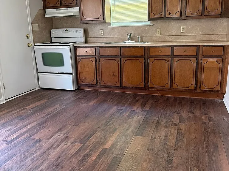40 Monroe Ave — Photo 2