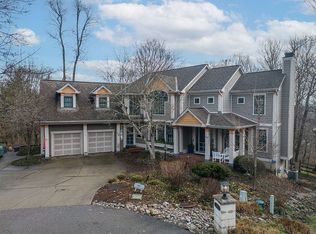 692 Springhill Ln, Cincinnati, OH 45226