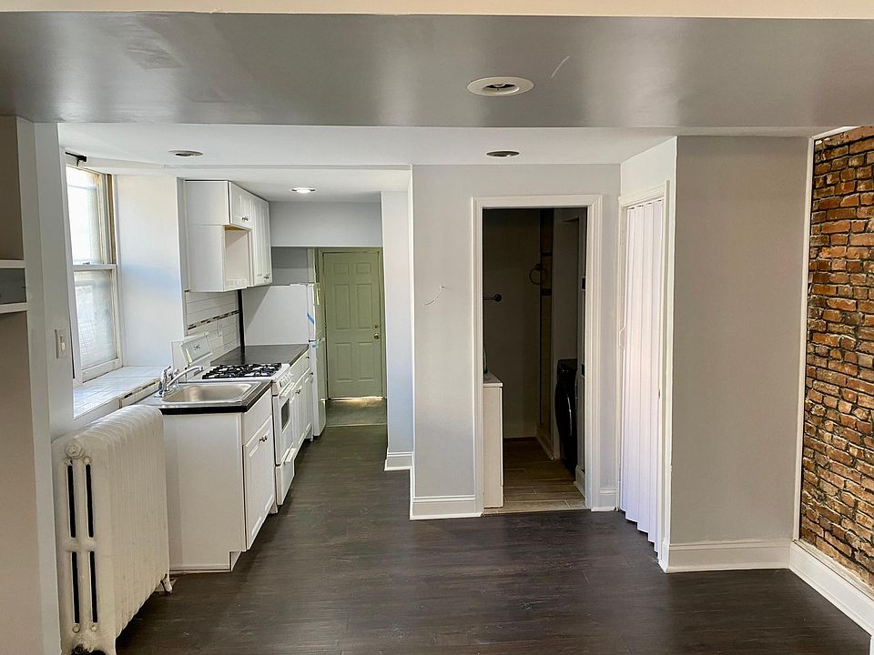 1st image of 363 Leverington Ave #1R