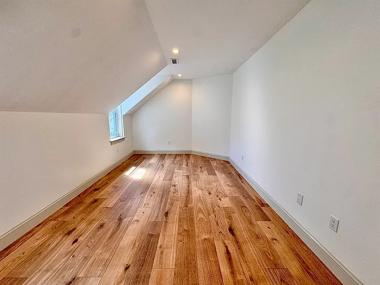 7 Hardy St #2 — Photo 16