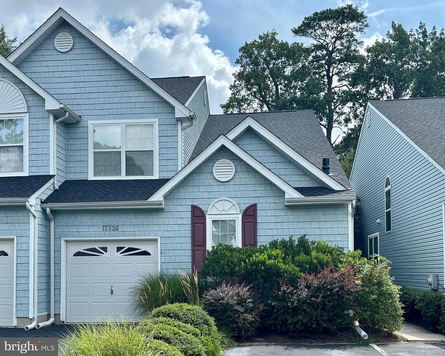 4 bed, 3.5 bath, 1900 sqft, $2,400 — Photo 1