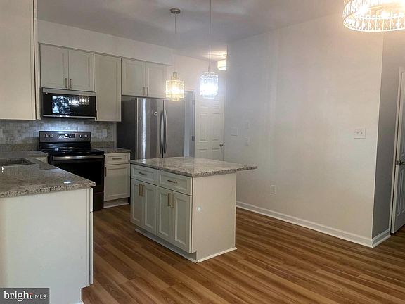 4th image of 14645 Balsam Ct