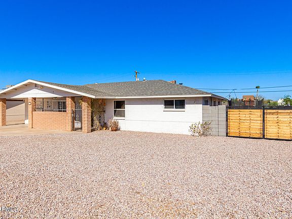 3rd image of 108 E LA MIRADA Drive