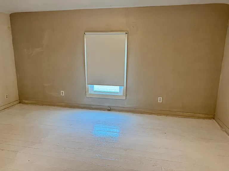 135 W Hanover St — Photo 9