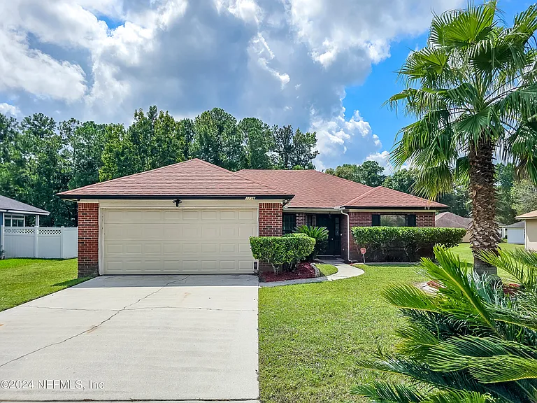 1736 Daytona Ln — Photo 1