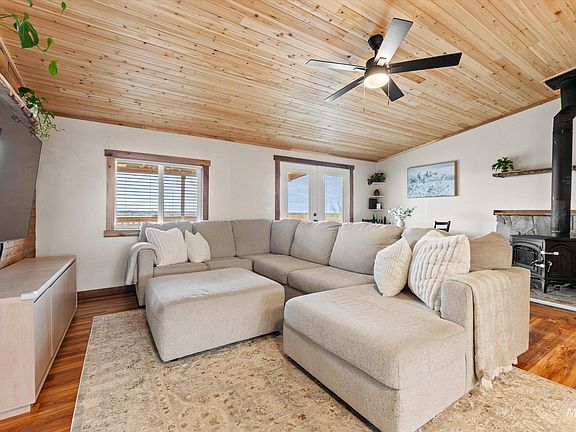 4th image of 10653 Valley Hi Rd