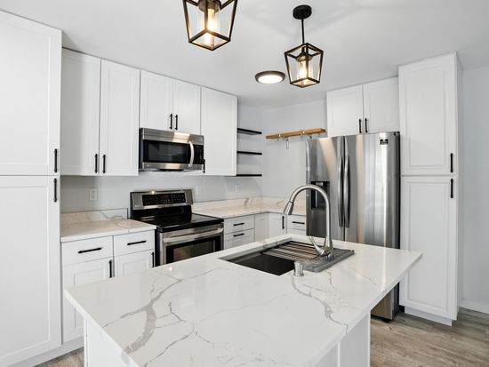 3296 Hill Ridge Dr #58, Saint Paul, MN 55121