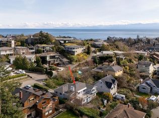 310 Windermere Pl, Victoria, BC V8S 3J3