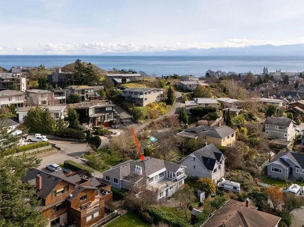 310 Windermere Pl, Victoria, BC V8S 3J3