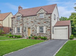 105 Wyatt Rd, Garden City, NY 11530