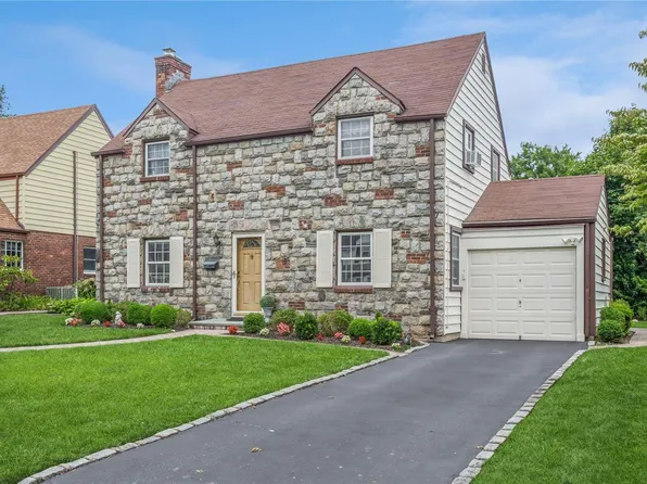 105 Wyatt Road, Garden City, NY 11530