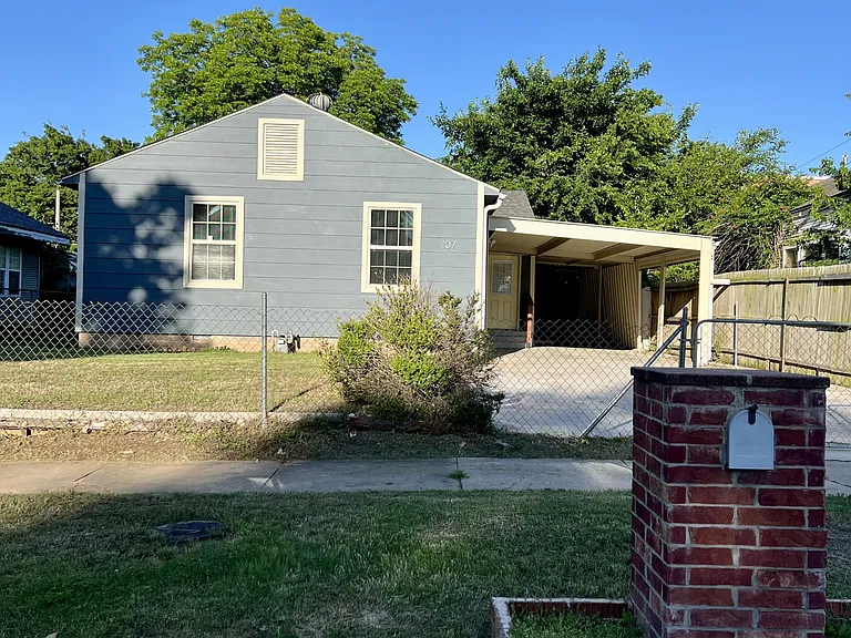 107 N Gillette Ave — Photo 45