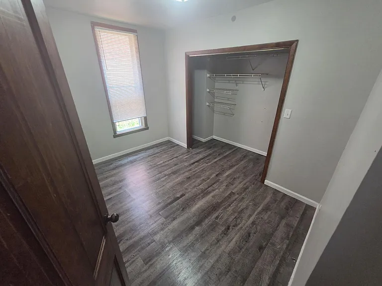 423 N West St — Photo 1