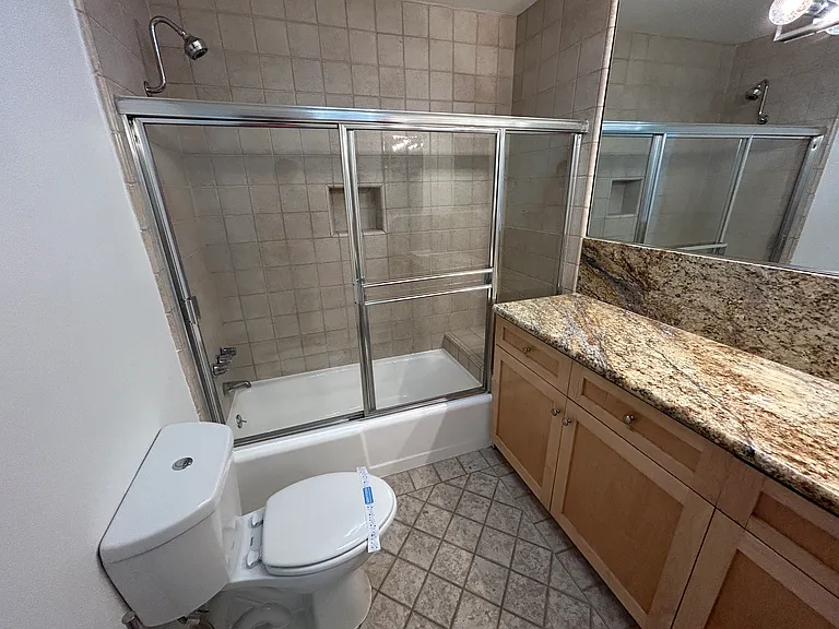 616 N Flores — Photo 19