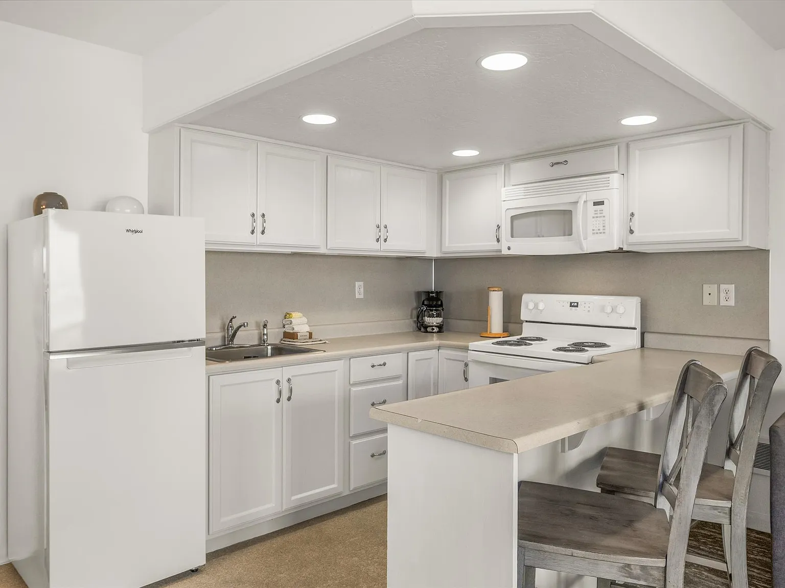 1 bed, 630 sqft, $2,200 — Photo 2