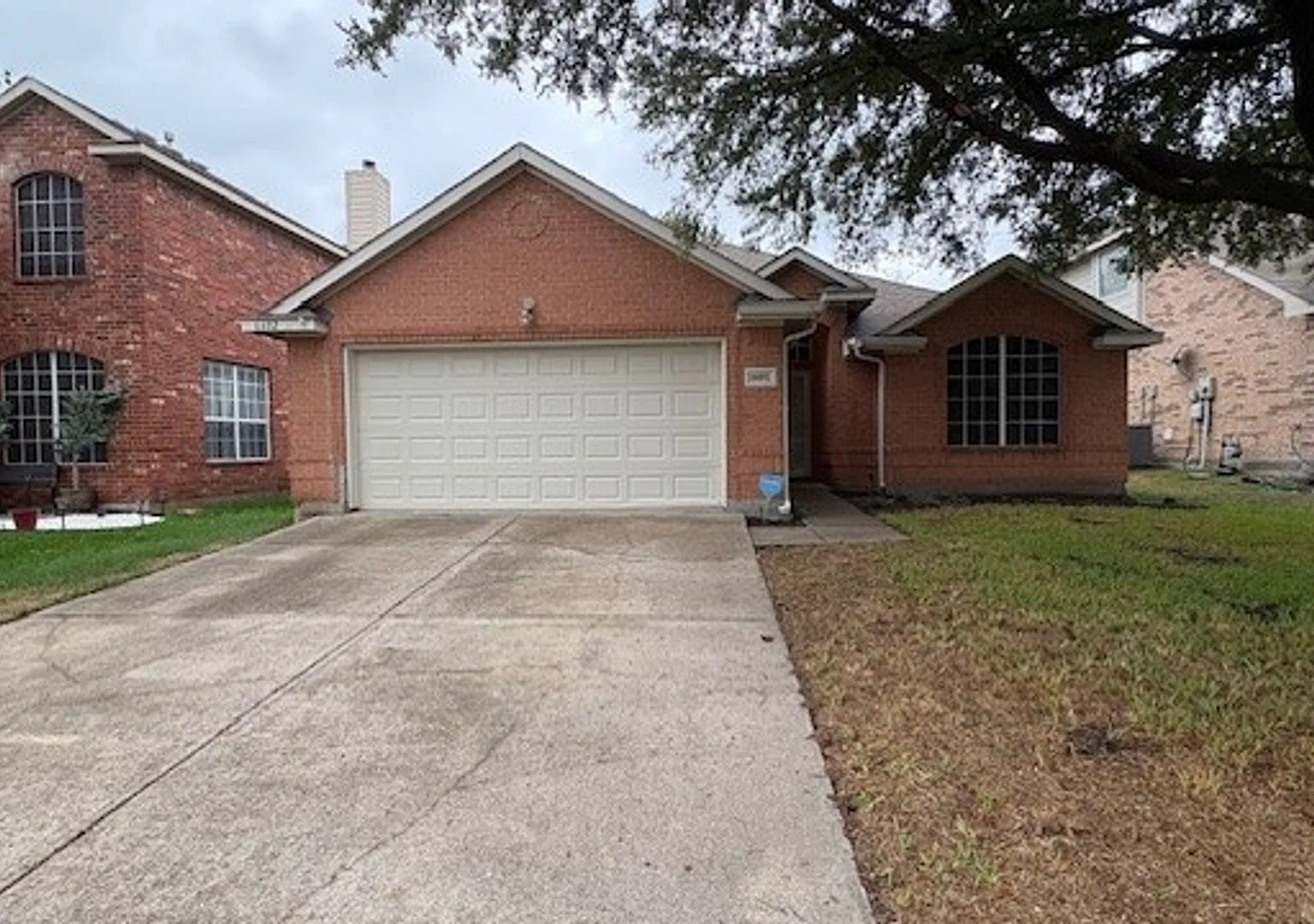 Cozy 3 Bedroom, 2 Bathroom Home with plenty of space, Arlington ISD! — Photo 1