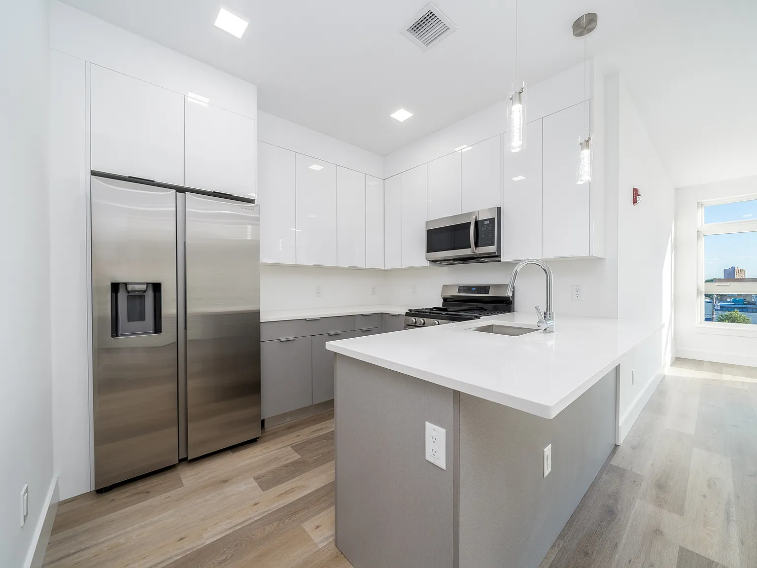 2 bed, $3,400 — Photo 1