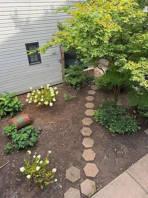 1 bed, 800 sqft, $1,300 — Photo 2