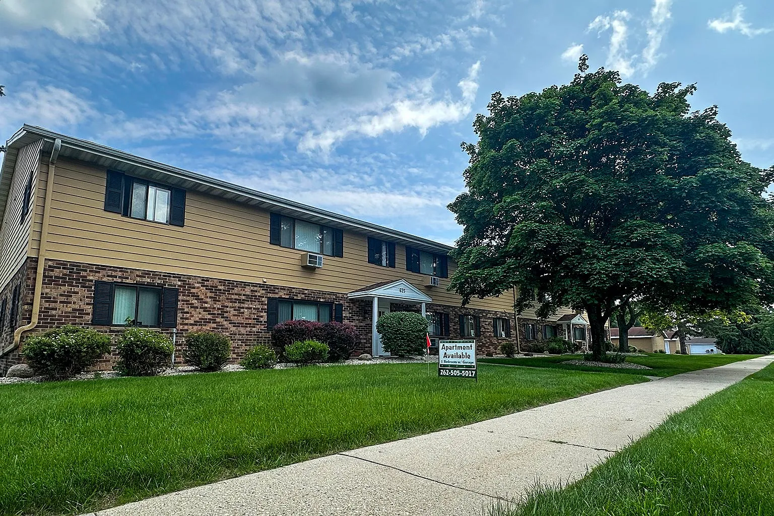 Rivercrest Apts. — Photo 1