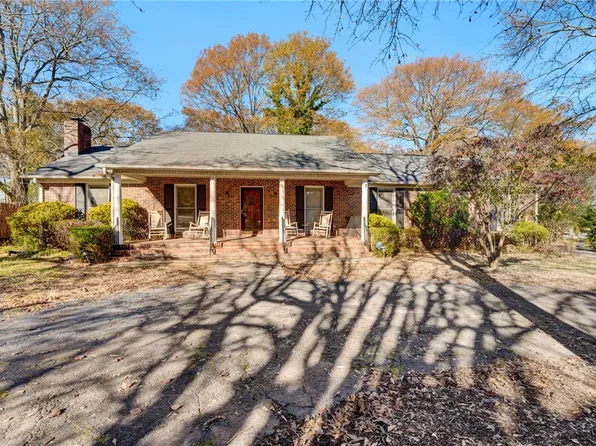 7 Terrain Dr, Greenville, SC 29605