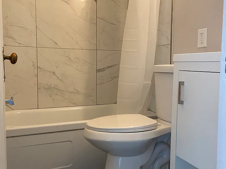 690 Chilton Ave #3 — Photo 7