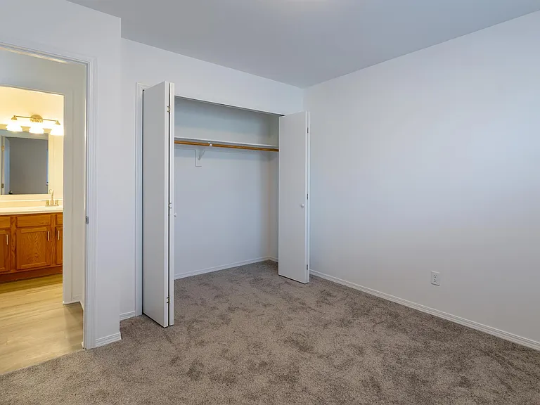 North Russell Apts-1650 N Russell — Photo 37