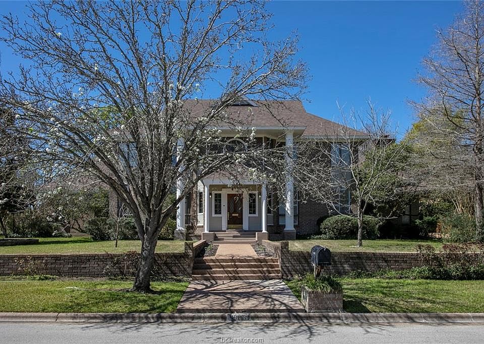 1st image of 8606 Rosewood Dr