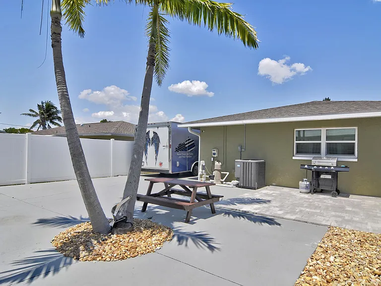 2516 SE 12th Pl — Photo 13