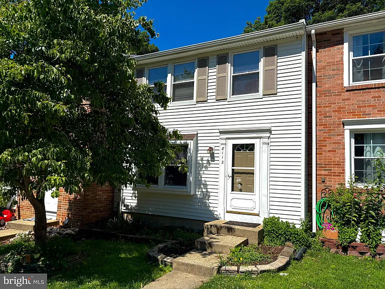 8112 Parkdale Ct — Photo 2