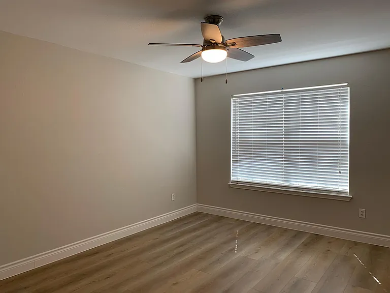 509 Golden Gate Dr — Photo 12