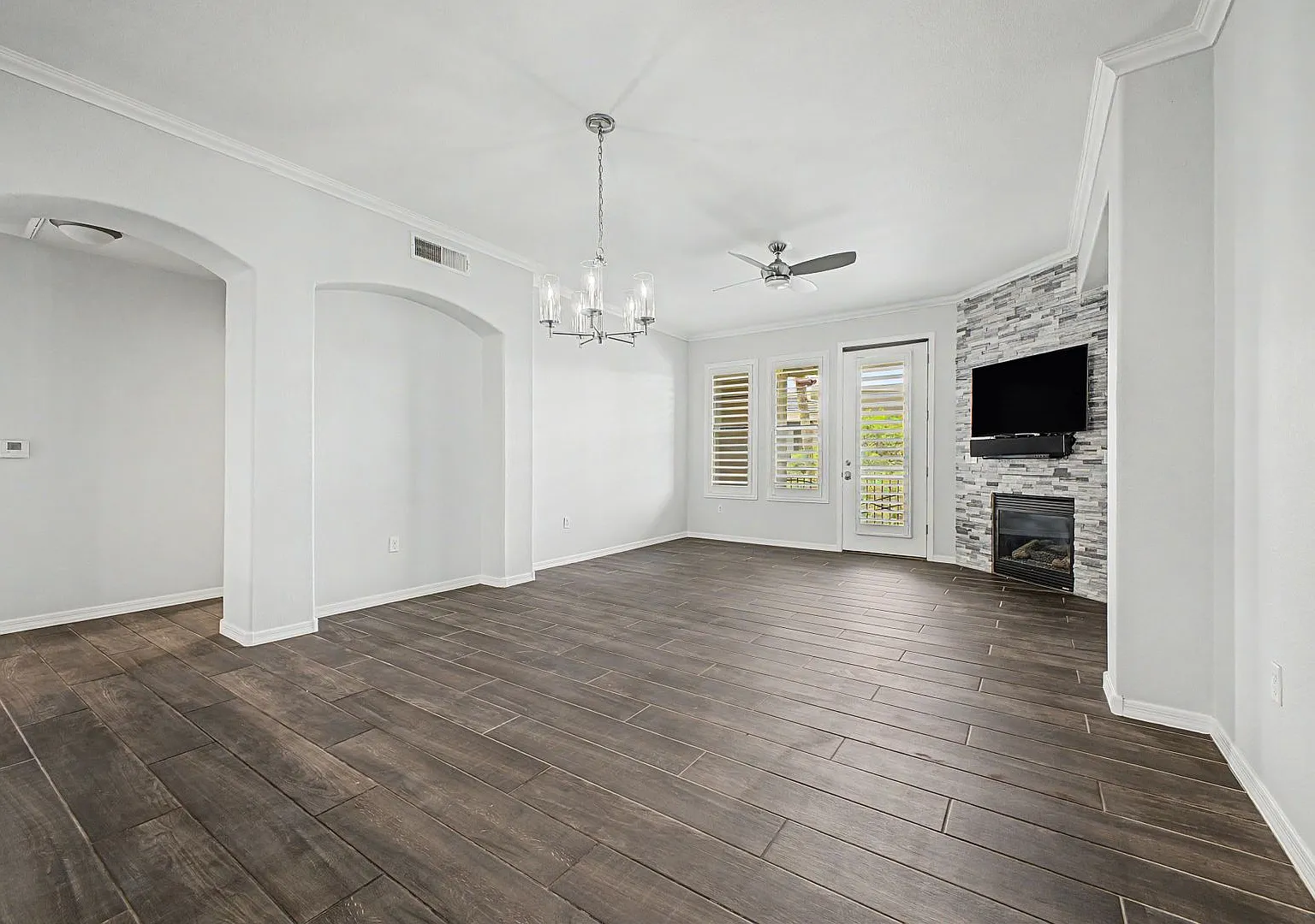 2/2 Bed/Bath Resort Style Luxury Condo In Scottsdale — Photo 4