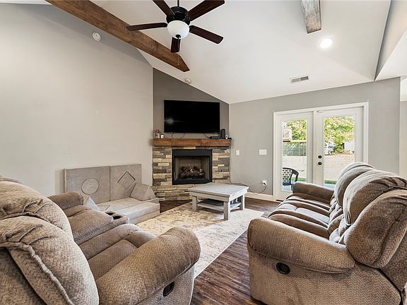 5th image of 210 Oxmoor Dr