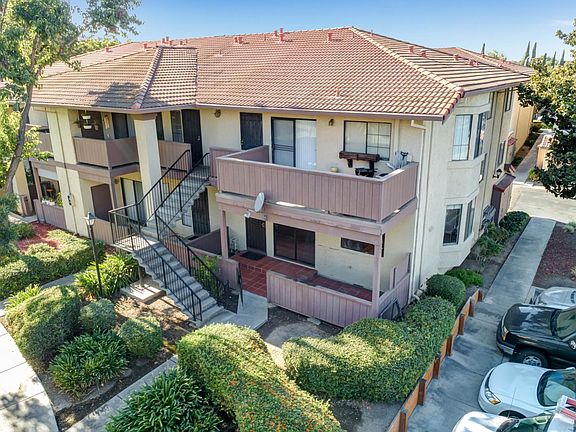 2nd image of 26 Kenbrook Cir