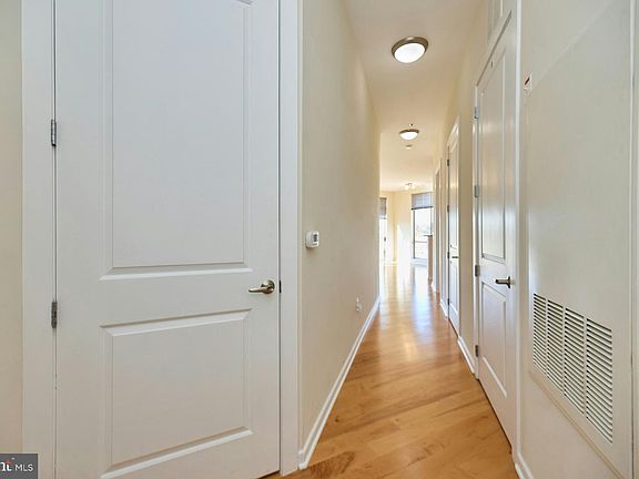 5th image of 2200 N Westmoreland St Unit 516