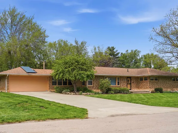 1213 Douglas Ter, Dixon, IL 61021