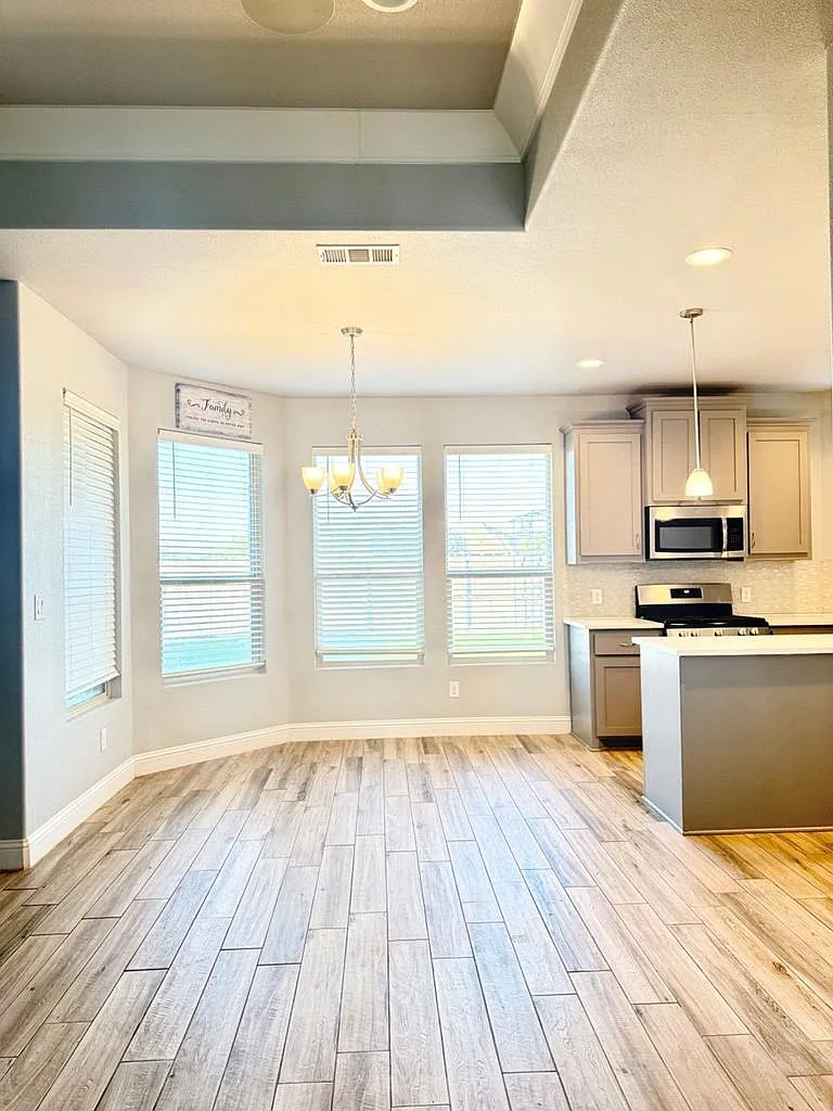 4 bed, 2.0 bath, 2093 sqft, $3,000 — Photo 3