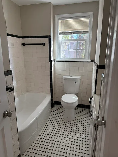 802 Burroughs Street - B — Photo 4