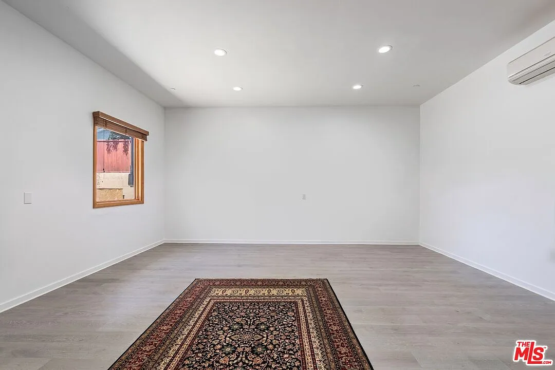 1 bed, 1.0 bath, 904 sqft, $2,950 — Photo 2