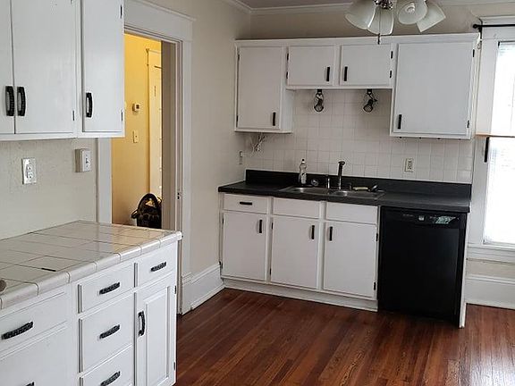 5th image of 1922 Oxford Ave SW #B